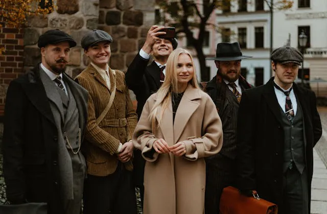 Die Geschichte der Peaky Blinders: Wie die Mode der 1920er Jahre Birmingham wiederbelebt